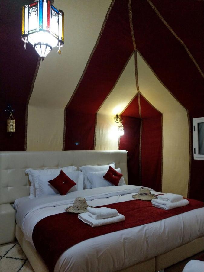 Отель Sahara Sky Luxury Camp Мерзуга Экстерьер фото