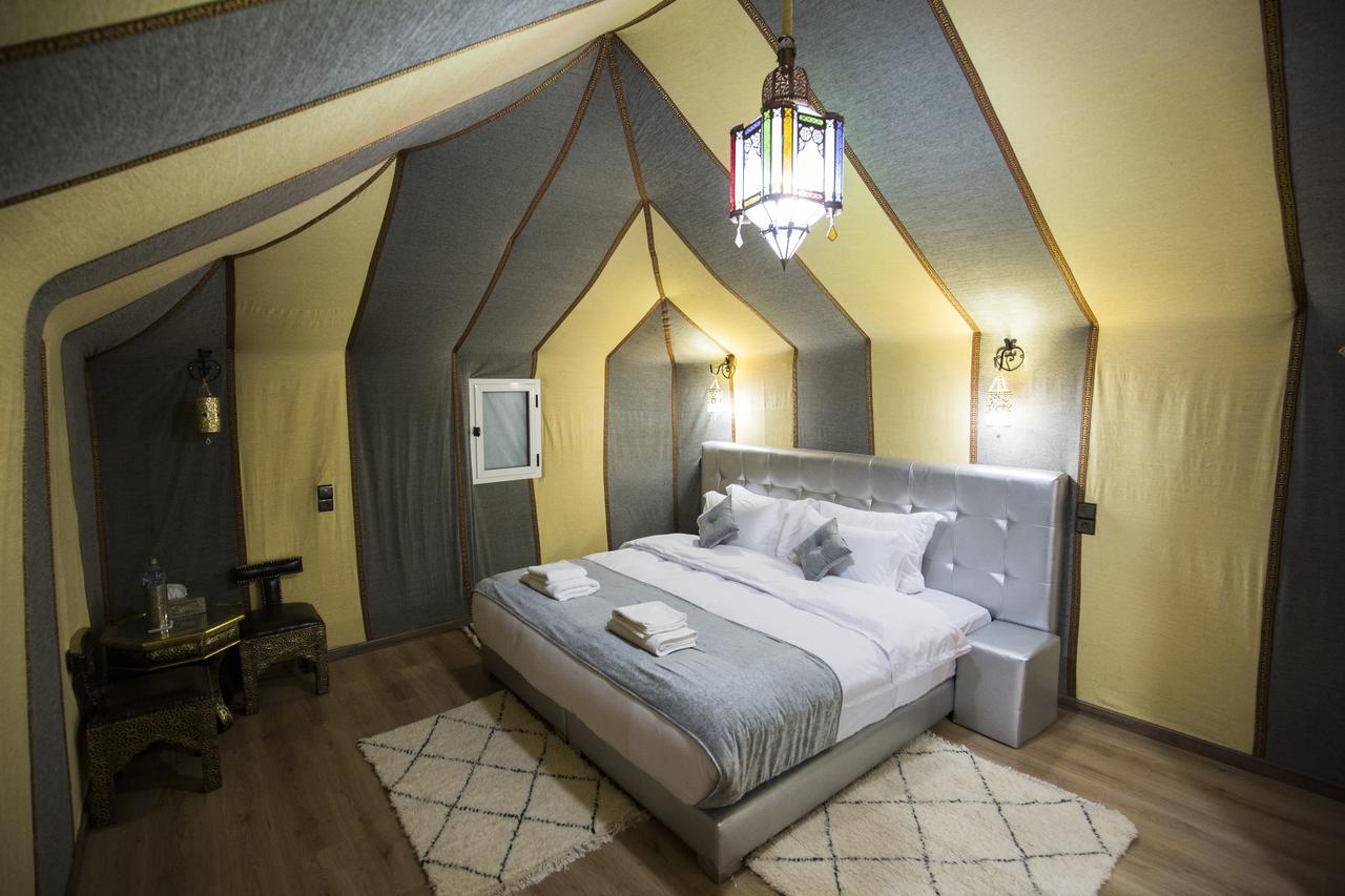 Отель Sahara Sky Luxury Camp Мерзуга Экстерьер фото