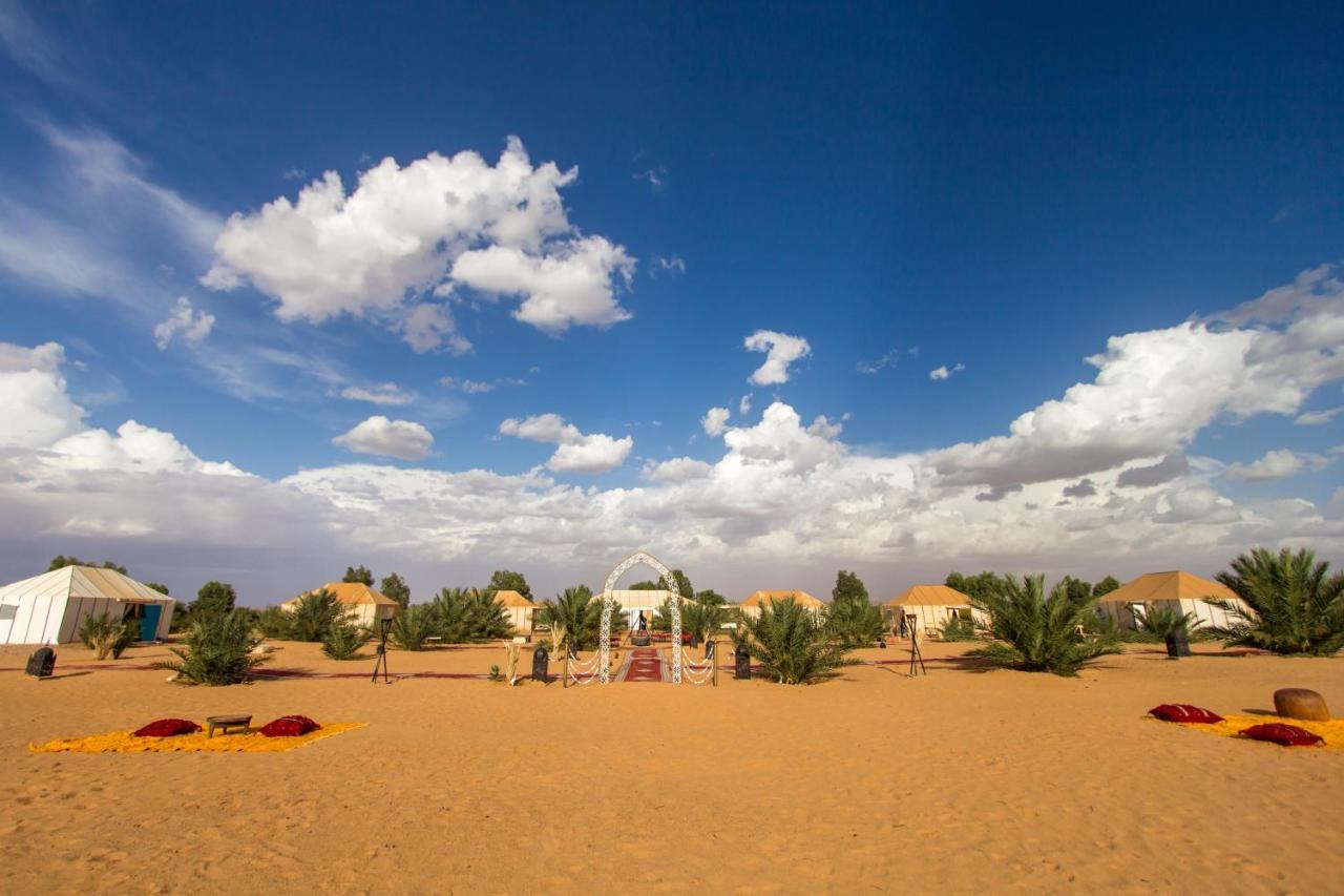 Отель Sahara Sky Luxury Camp Мерзуга Экстерьер фото