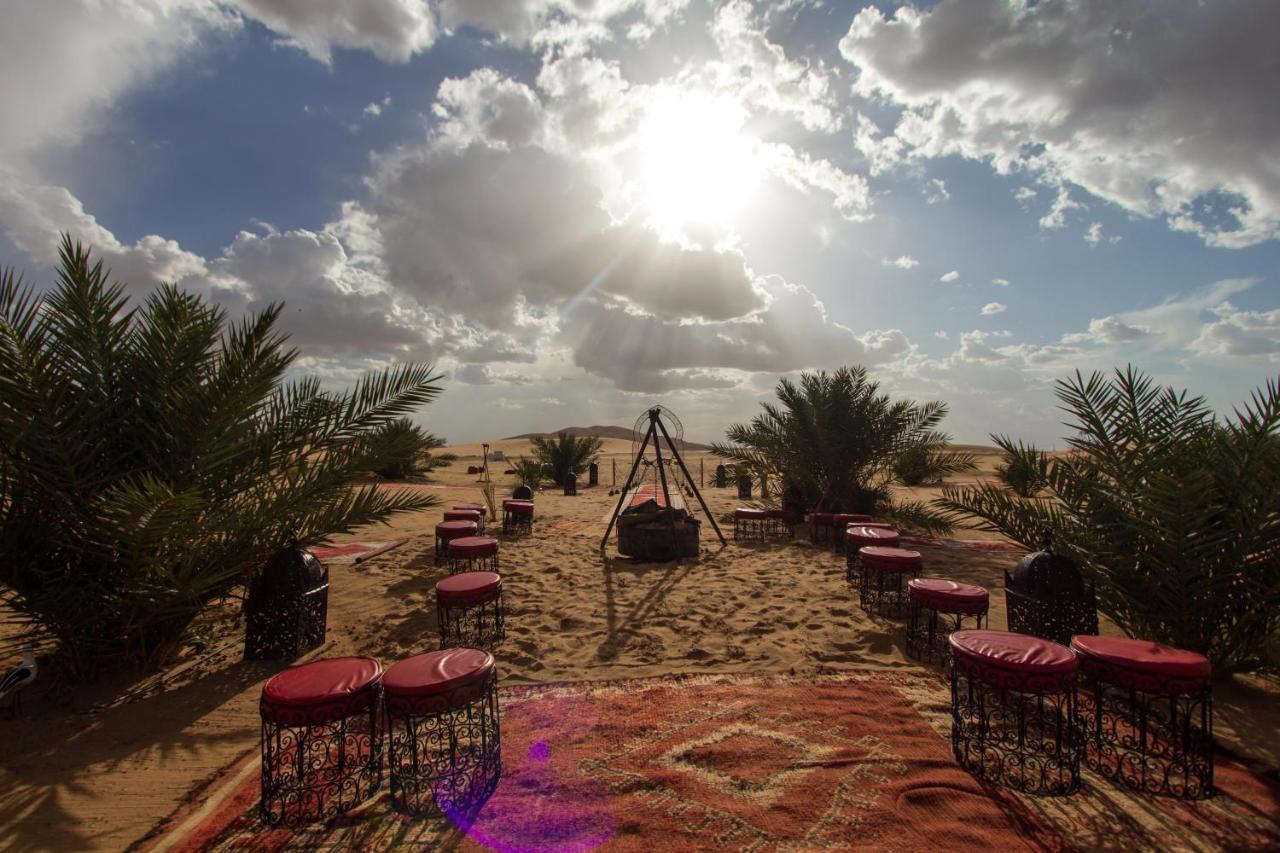 Отель Sahara Sky Luxury Camp Мерзуга Экстерьер фото